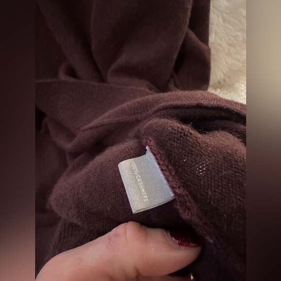 Neiman Marcus The Cashmere Collection 100% Cashmere Burgundy Cowl Neck Sweater - Picture 3 of 3